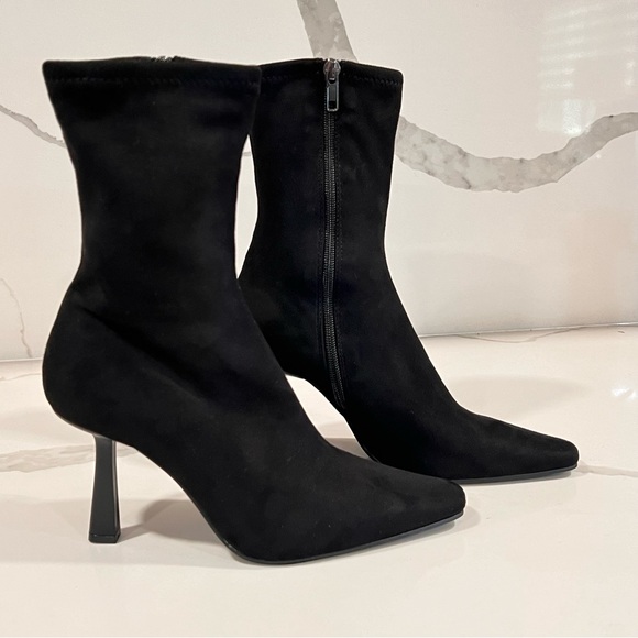 Steve Madden Vakay Bootie NWOT Black square stilleto‎ heel Size 6 1/2-flaw noted - Picture 1 of 16